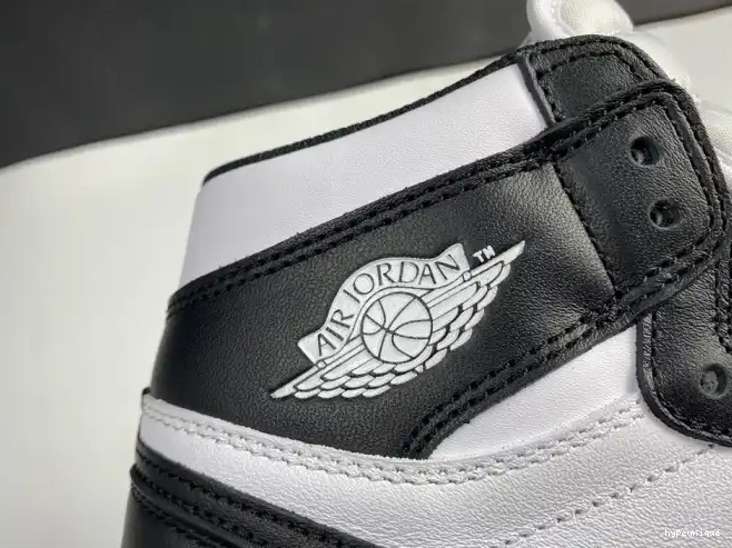 HYPE Jordan 555088-010 Black (2014) Retro 1 Air White 0524